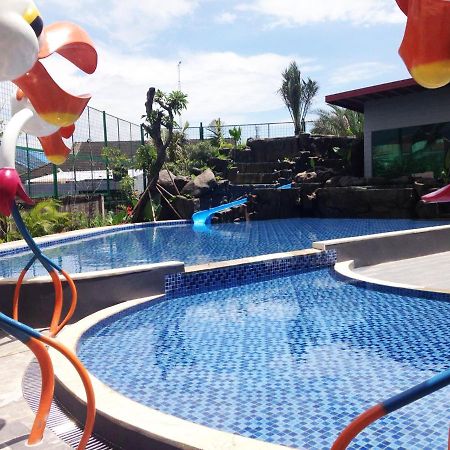 Maxonehotels At Resort Makassar Dış mekan fotoğraf